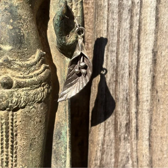 Vintage Artisan Turkish Sterling Silver Calla Lily Earrings - Picture 6 of 7